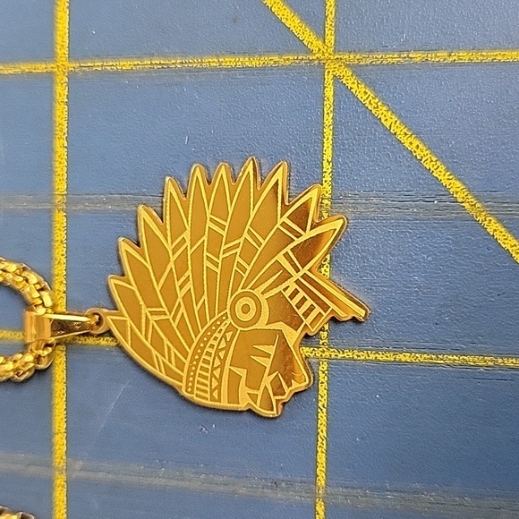 Indian Head 1" Gold Tone 23" Necklace - Picture 2 of 3